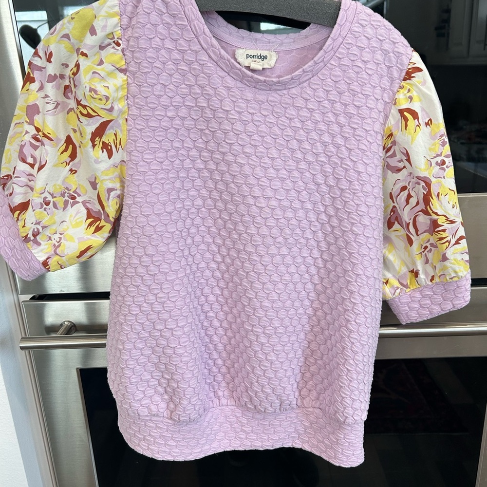 Porridge Women's Lavender Textured Top with Floral Sleeves size S GUC